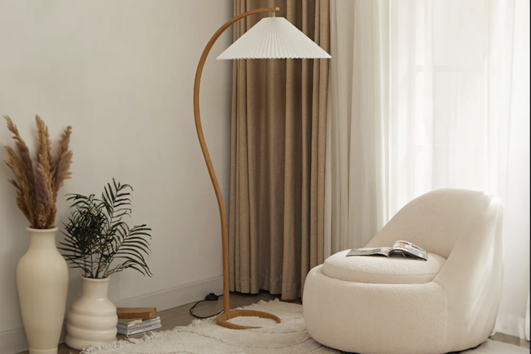 Elegant Floor Lamps: Home Decoration Highlight